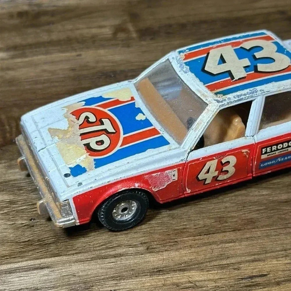 Vintage Corgi Toys Chevrolet Caprice Classic STP Racecar Dorcas Rally Car 43 - Picture 3 of 12